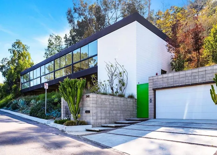 Experience Eco-Luxury At Its Finest - Centrally Located Clea House In San Diego!